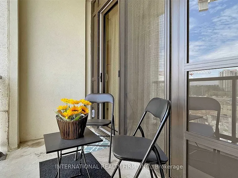 9085 Jane St #516 — Photo 35