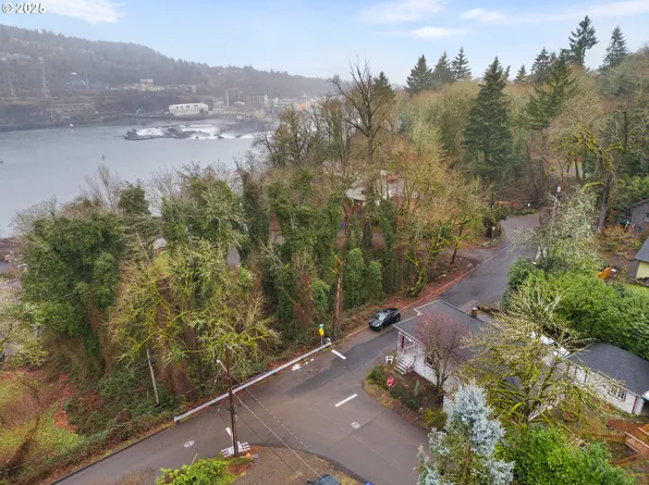 3 Avenue, Oregon City, OR 97045