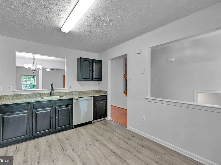 2406 Lemontree Ln — Photo 7