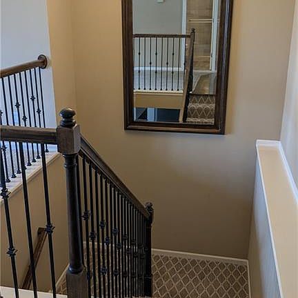 3rd image of 324 NE Woodbury Dr