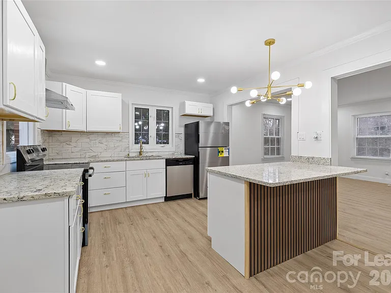 631 Townsend Ave — Photo 9