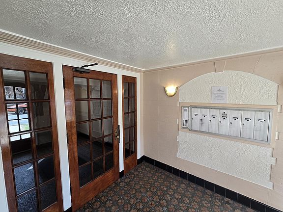 3rd image of 4925 N Rockwell St #3