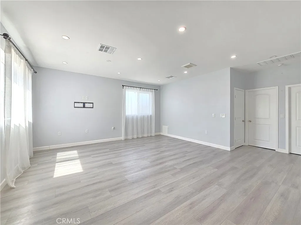 2 bed, 1008 sqft, $2,700 — Photo 4