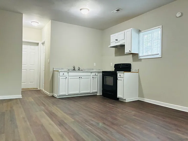 819 Buffalo St — Photo 9