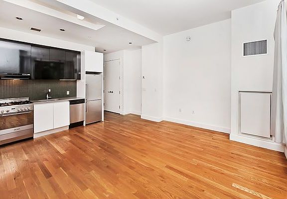 3rd image of 315 Gates Ave #2DI