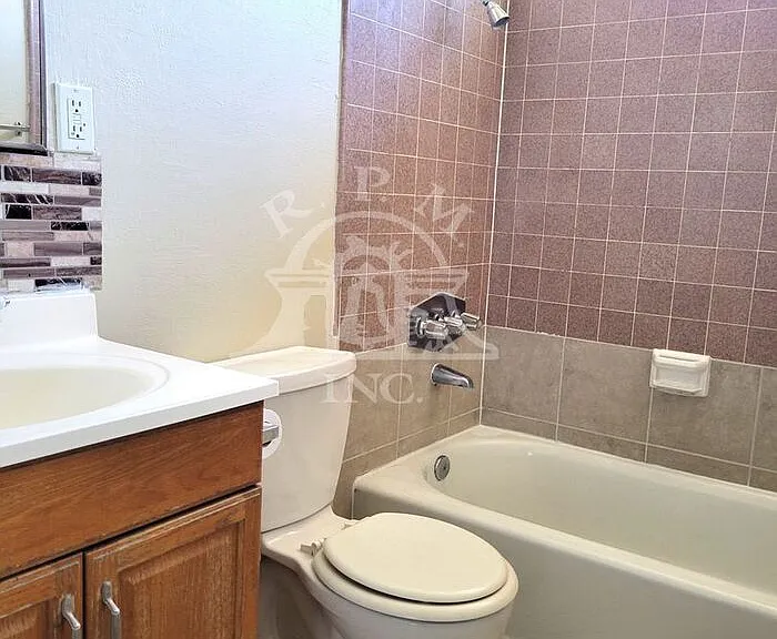2704 N Humbert Ave — Photo 9