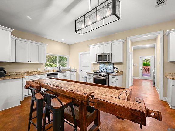 5th image of 12024 Lovett Rd