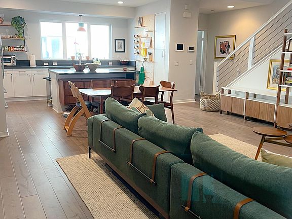 Living room meets kitchen