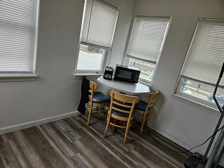 206 E Benton St #4 — Photo 7