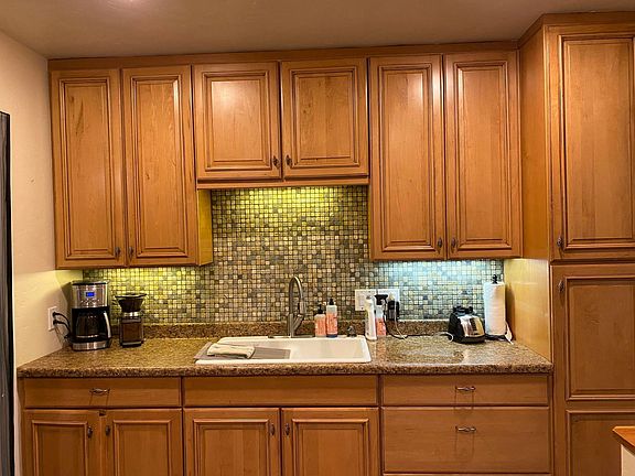 Kitchen sink & counter