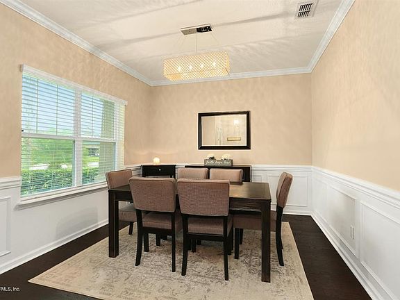 4th image of 301 N Bellagio Dr
