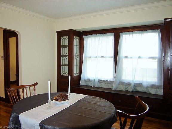 5th image of 3919 W 160th St