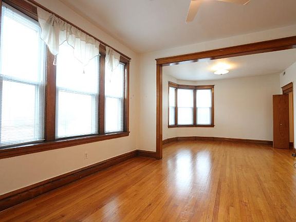 3rd image of 1459 W Blackhawk St Unit 2F