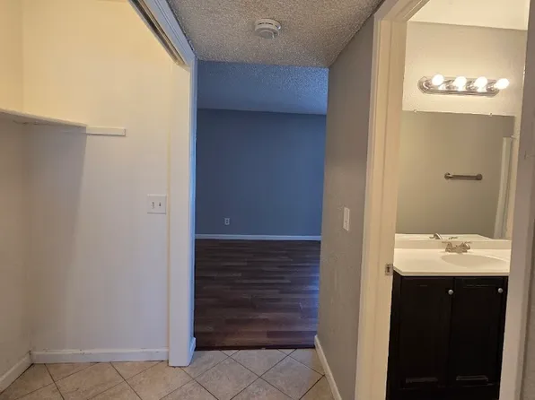 108 W Saginaw Way APT 101, Fresno, CA 93705