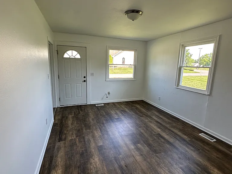 67 Hollencamp Ave — Photo 3