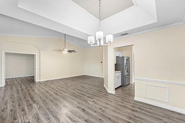 3 bed, 1458 sqft, $3,100 — Photo 2