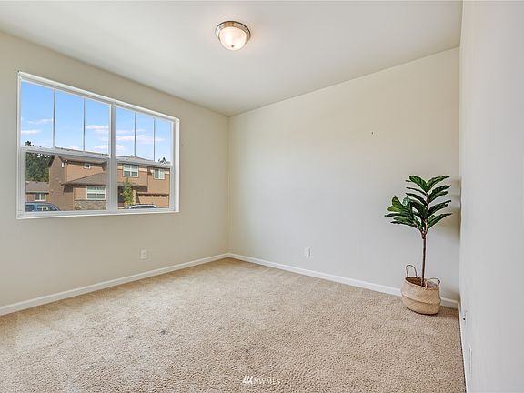5th image of 14215 67th Avenue Ct E