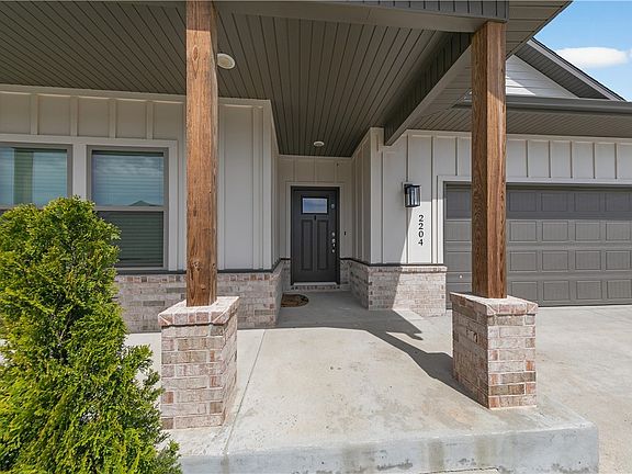 2nd image of 2204 Riggins Ave