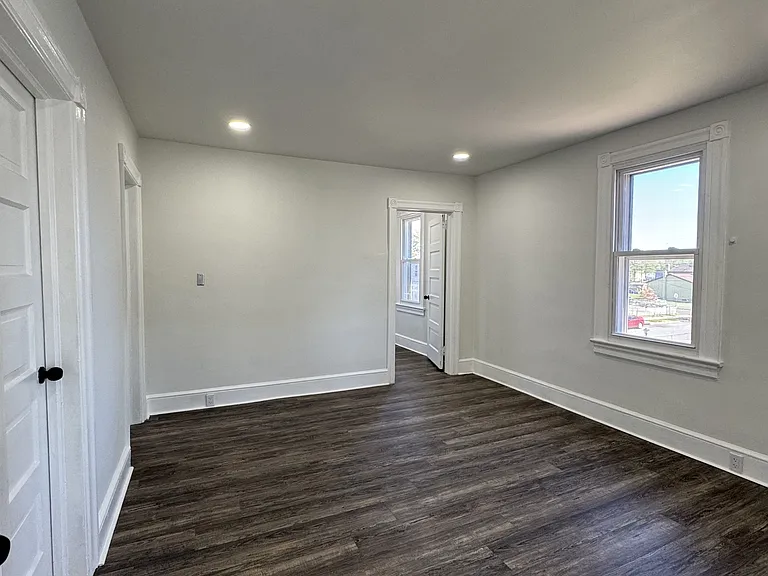 517 Bentley Ave — Photo 11