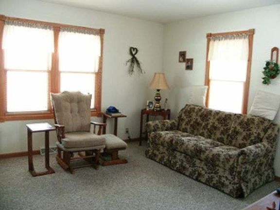 2nd image of 404 Glen St #E