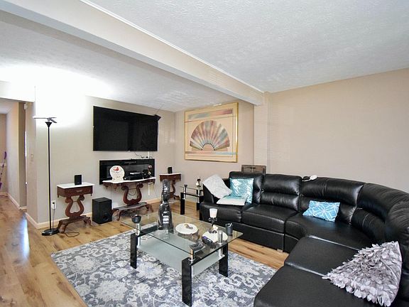 3rd image of 3447 Statewood Dr