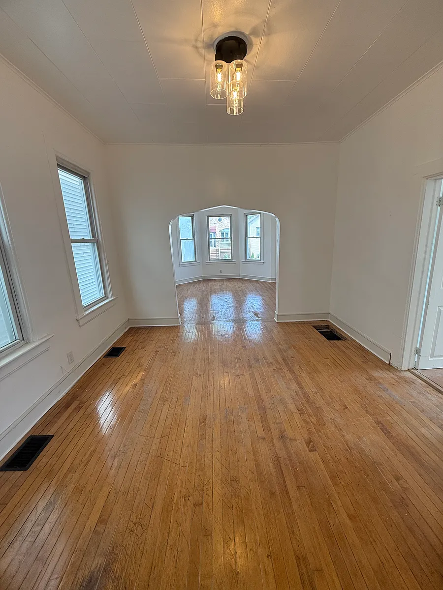 Building Photo - 613 W 46th Pl