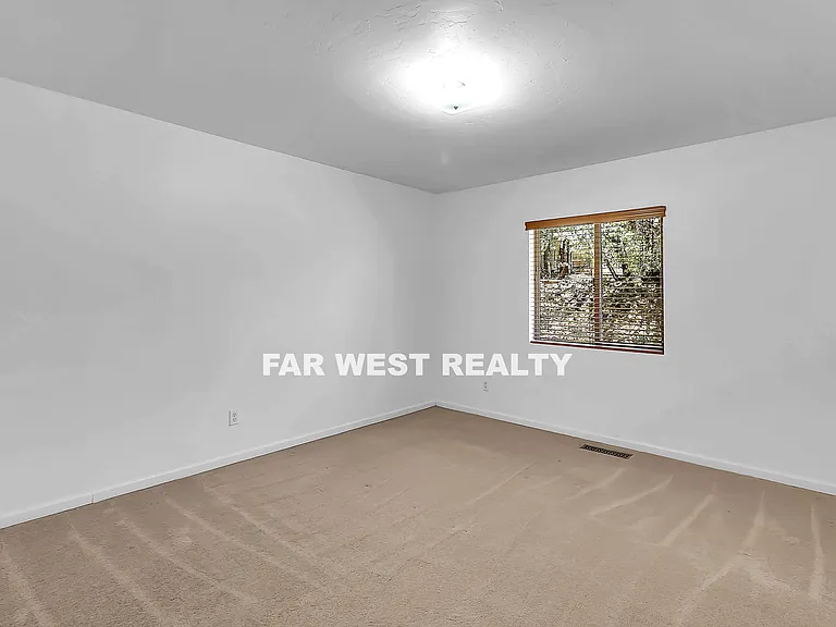 428 Stewart Cir — Photo 17