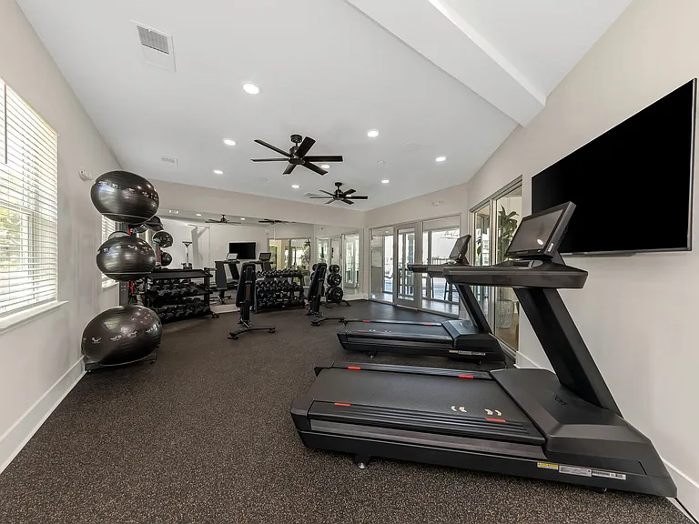 Everest Largo Apartments — Photo 47
