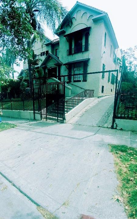 1st image of 250 N Kenmore Ave