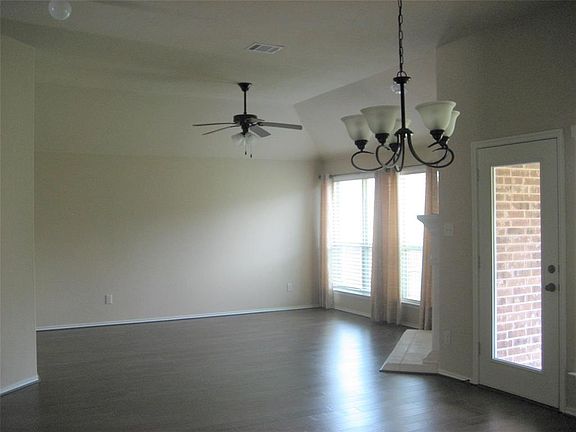5th image of 1428 Clayton Ln