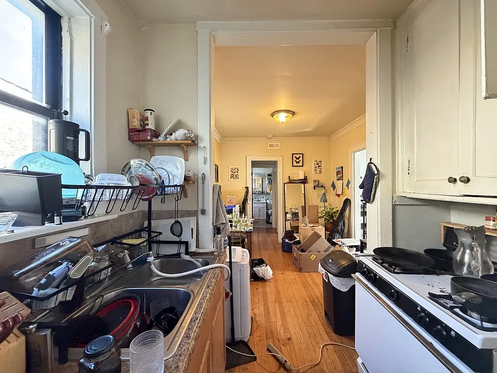 Appealing 1 Bed, 1 Bath at Hamlin + Milwaukee (Avondale) — Photo 4