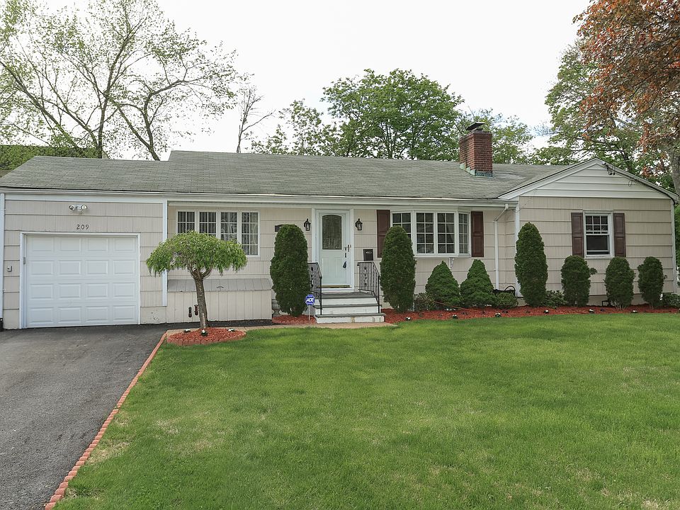 1st image of 209 Elwood Ave