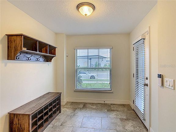 4th image of 10530 Green Ivy Ln