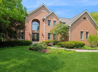 25901 N Arrowhead Dr, Mundelein, IL 60060