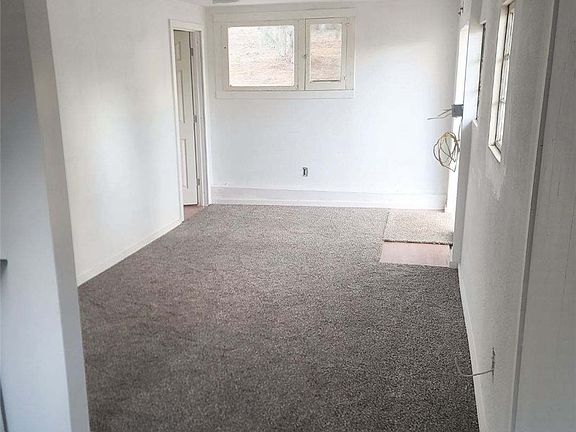 5th image of 10560 Robinson Ave
