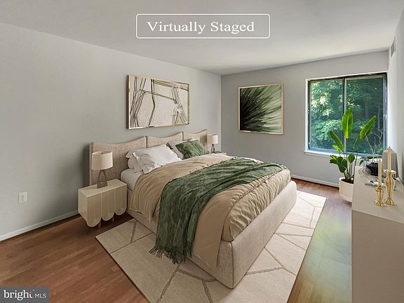 4th image of 9719 Kings Crown Ct APT 202
