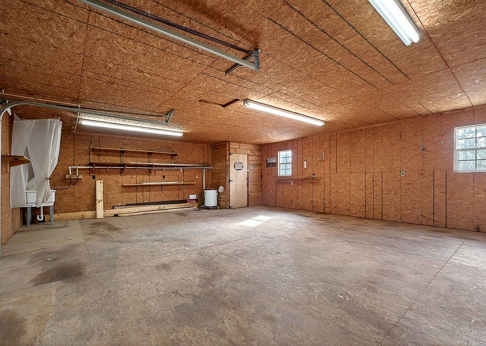13th image of 1263 Ridge Rd W