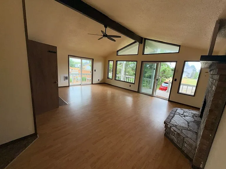 880 Pheasant Ct SW — Photo 6