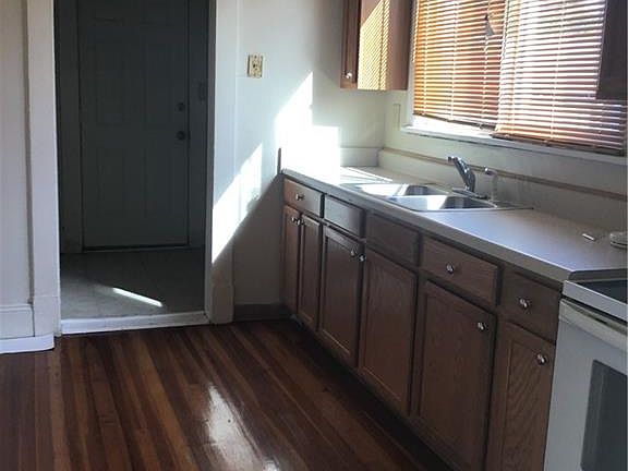 2nd image of 3301 Jeter Ave