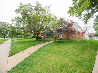 390 N Wolf Rd, Des Plaines, IL 60016