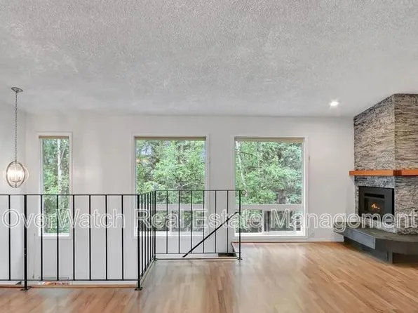 4202 Pinnacle Cir, Anchorage, AK 99504