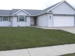 914 Manor Pl, Little Chute, WI 54140