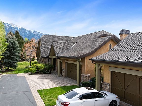 3rd image of 3168 E Bavarian Ct