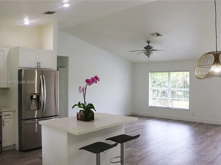 16930 W Mead Hill Dr — Photo 2
