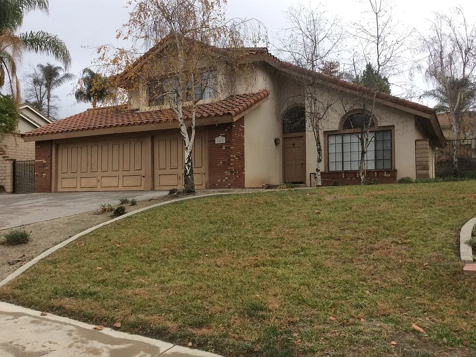 385 Mission Grove Pkwy N