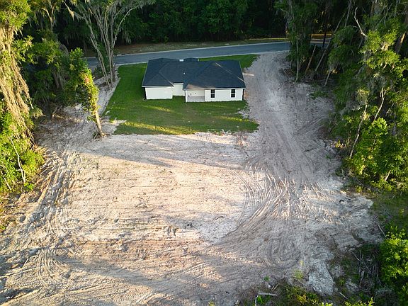 4th image of 945 SE Evergreen Dr