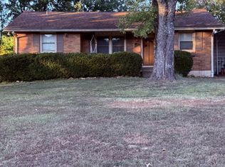 945 Bowling Branch Rd, Cottontown, TN 37048