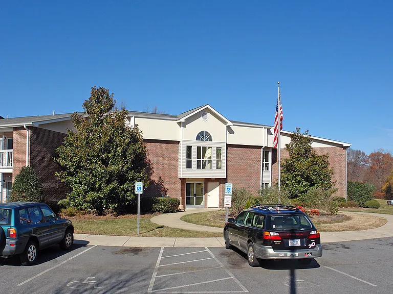 Overlook Apartments — Photo 5
