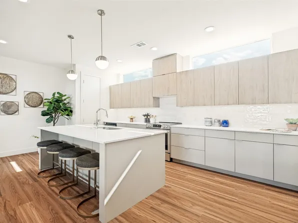 1319 Madrigal Pkwy, Dallas, TX 75206