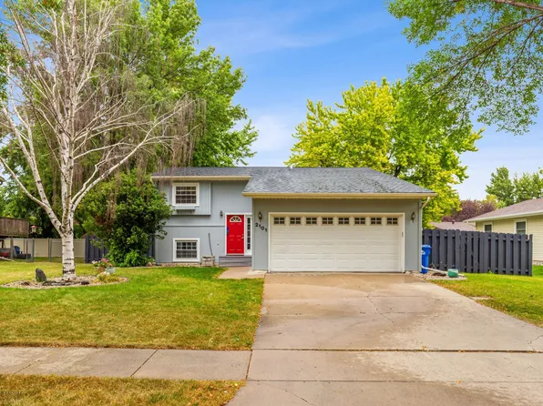 2101 26 1/2 Ave S, Fargo, ND 58103